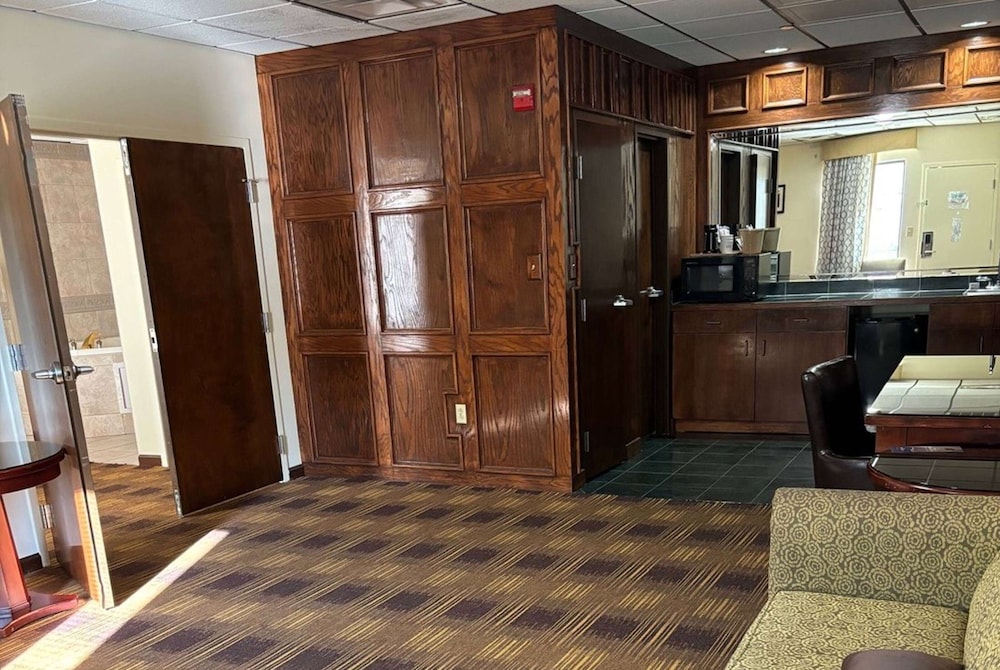 Baymont by Wyndham Johnson City 45/45