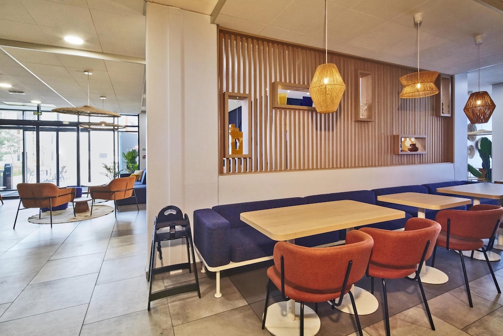 Kyriad ECO - Clermont Ferrand Estaing 29/42