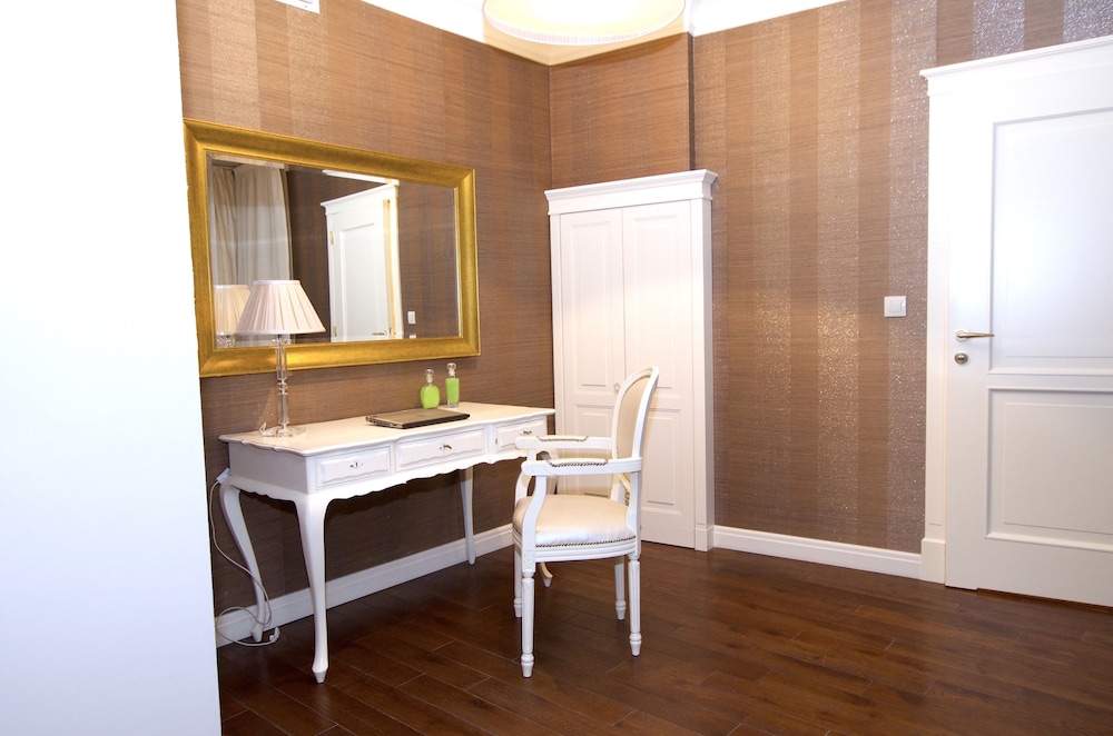 A11 Apartments & Spa Dermique 48/50