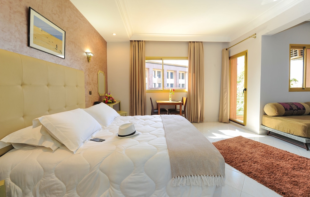 1 BEDROOM, APARTMENT