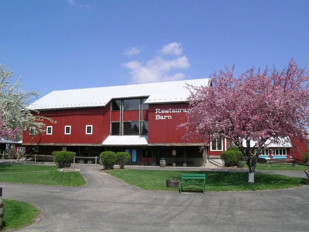 The Inn at Amish Acres 6/44