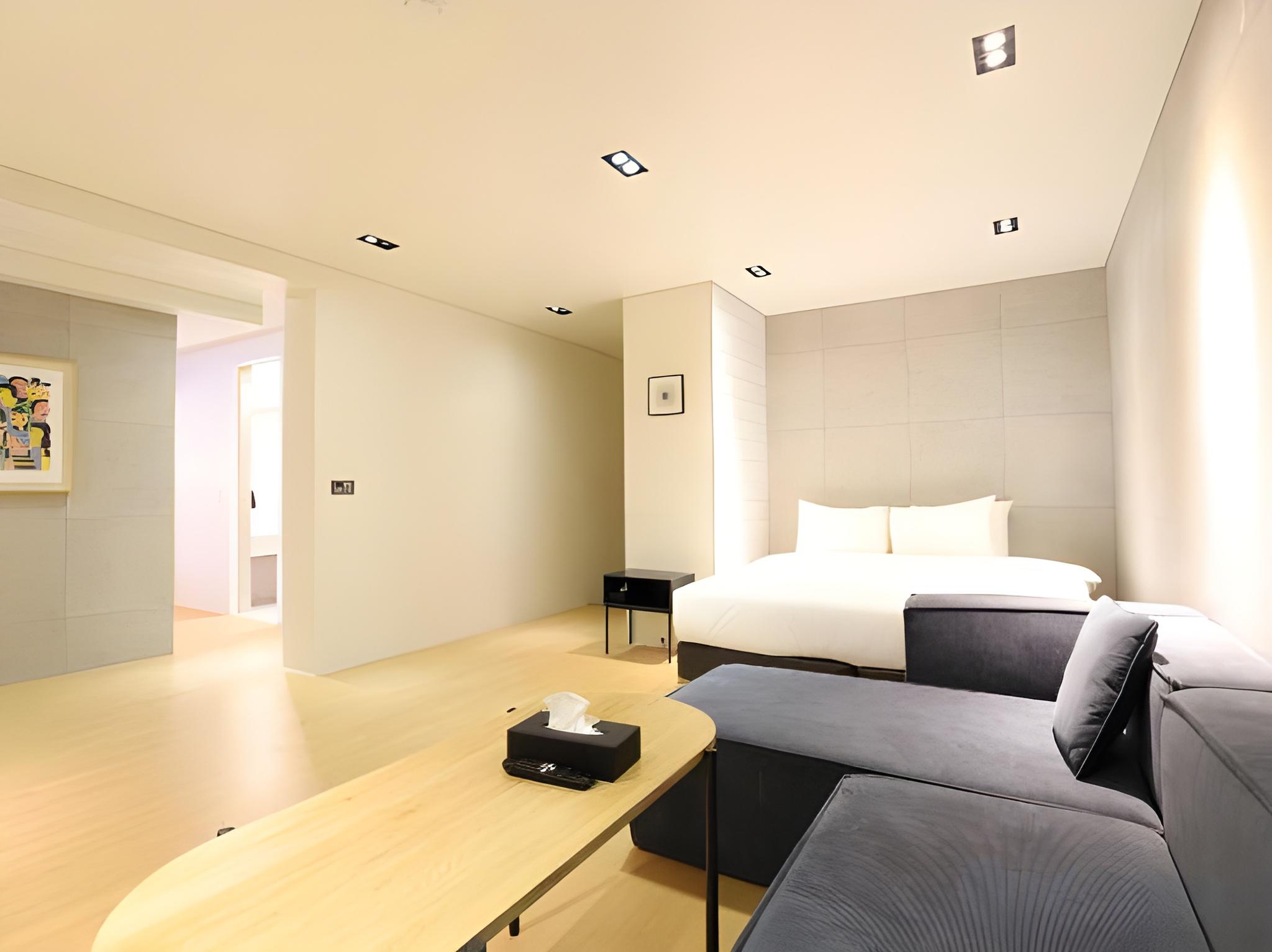 FAMILY SUITE, KING BED
