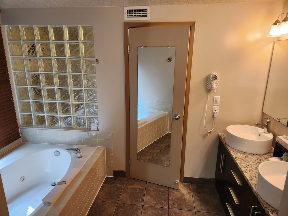 Waterton Lakes Lodge Resort 47/50