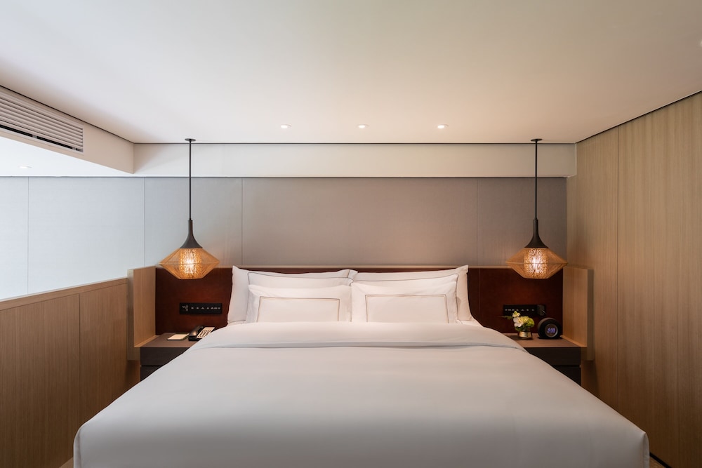 Duplex, the Level, King Bed, Lake View, Sofa