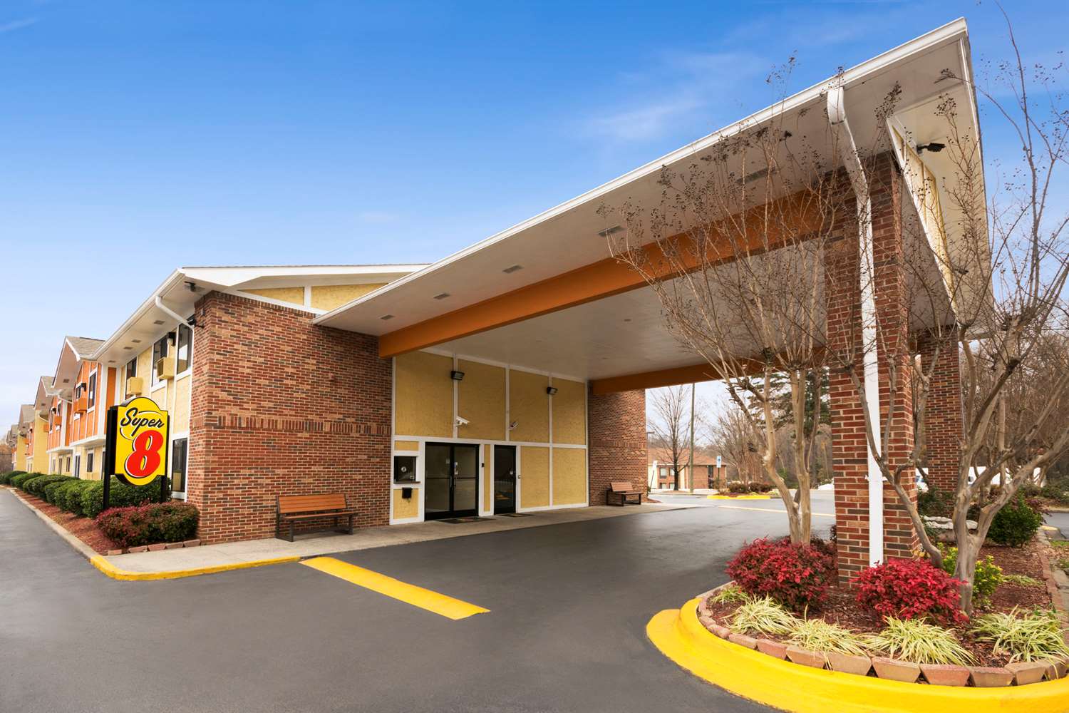 Super 8 By Wyndham Charlotte University 17/18
