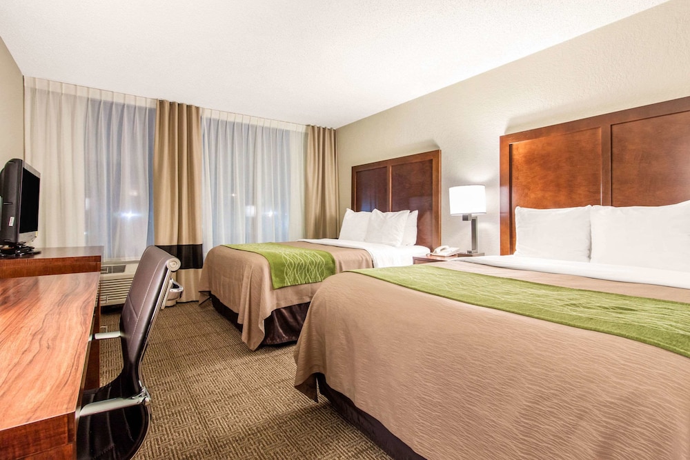 Comfort Inn and Suites Omaha Central 15/42