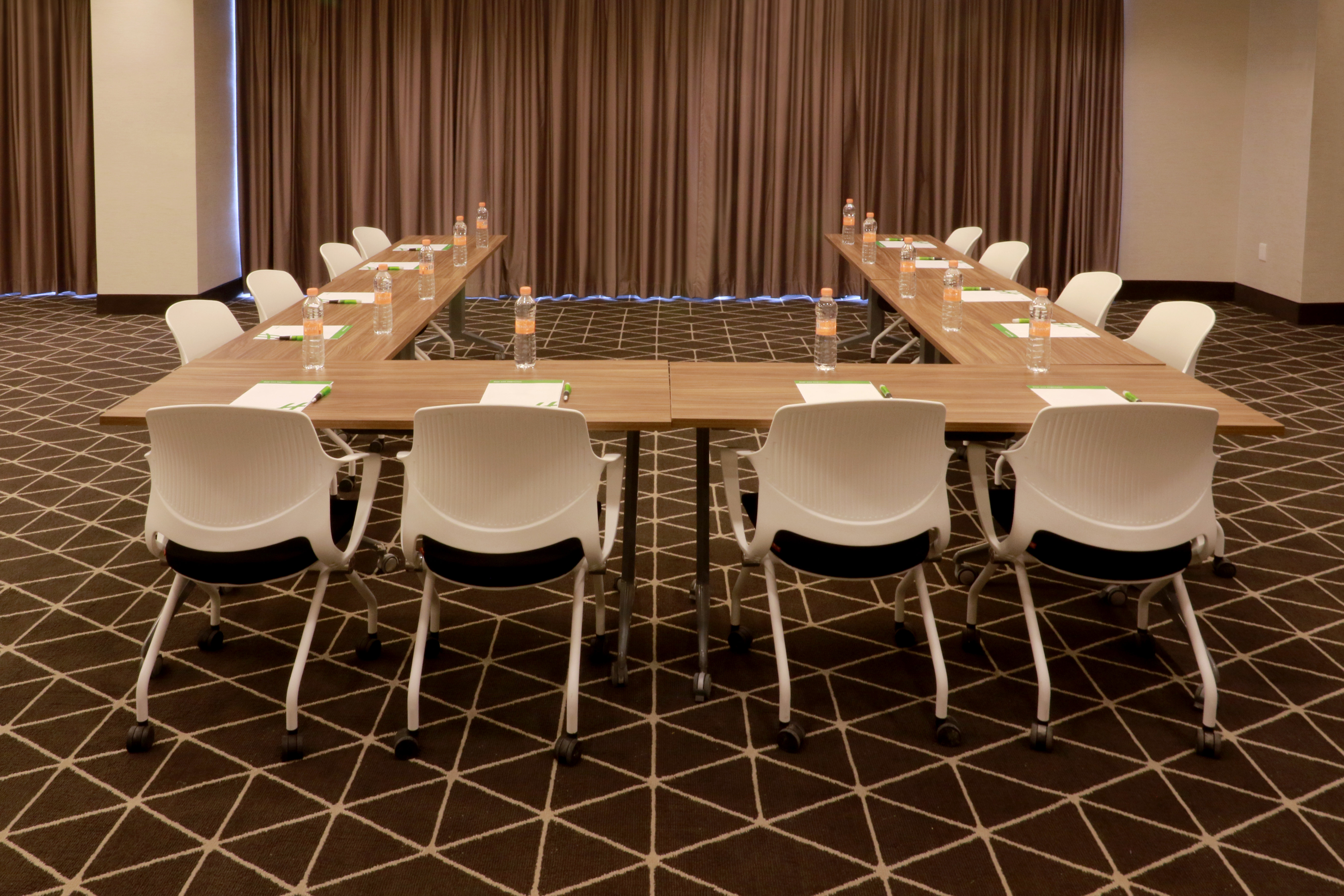 Holiday Inn And Suites Monterrey Apodaca Zona Airport 72/77