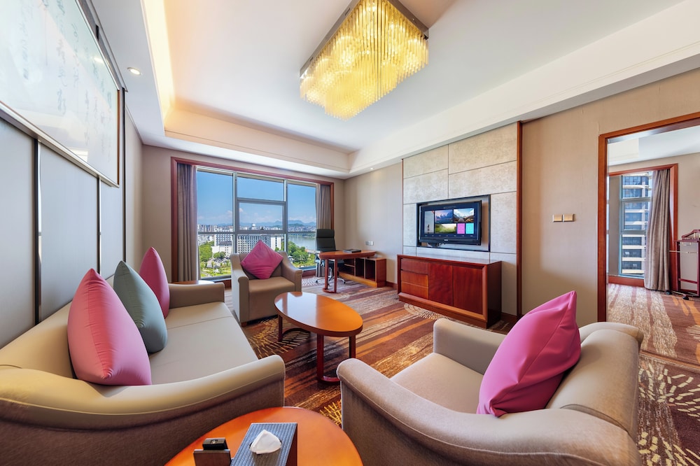 King Maker Grand Hotel 30/49