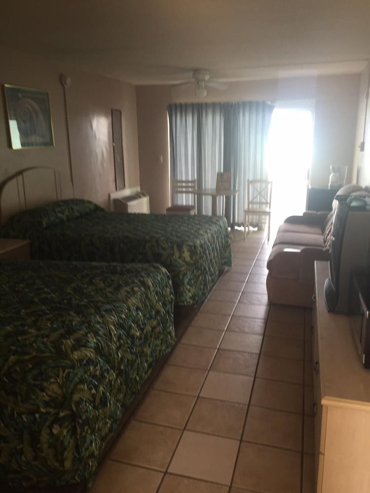 The Seascape Inn 24/53