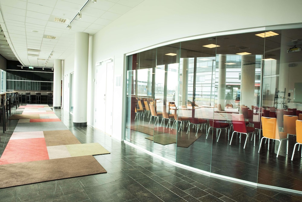 Radisson Blu Airport Terminal Hotel, Stockholm Arlanda Airport 30/50