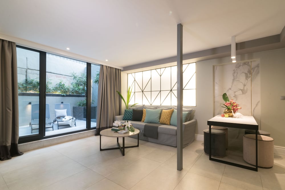 47 Luxury Suites 48/73