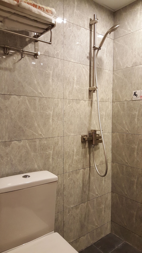 Whole Sunshine International Hotel 39/42