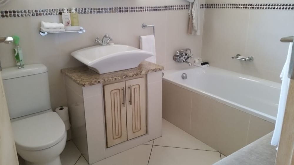 Royal Ridge Guest House and Apartments 30/70