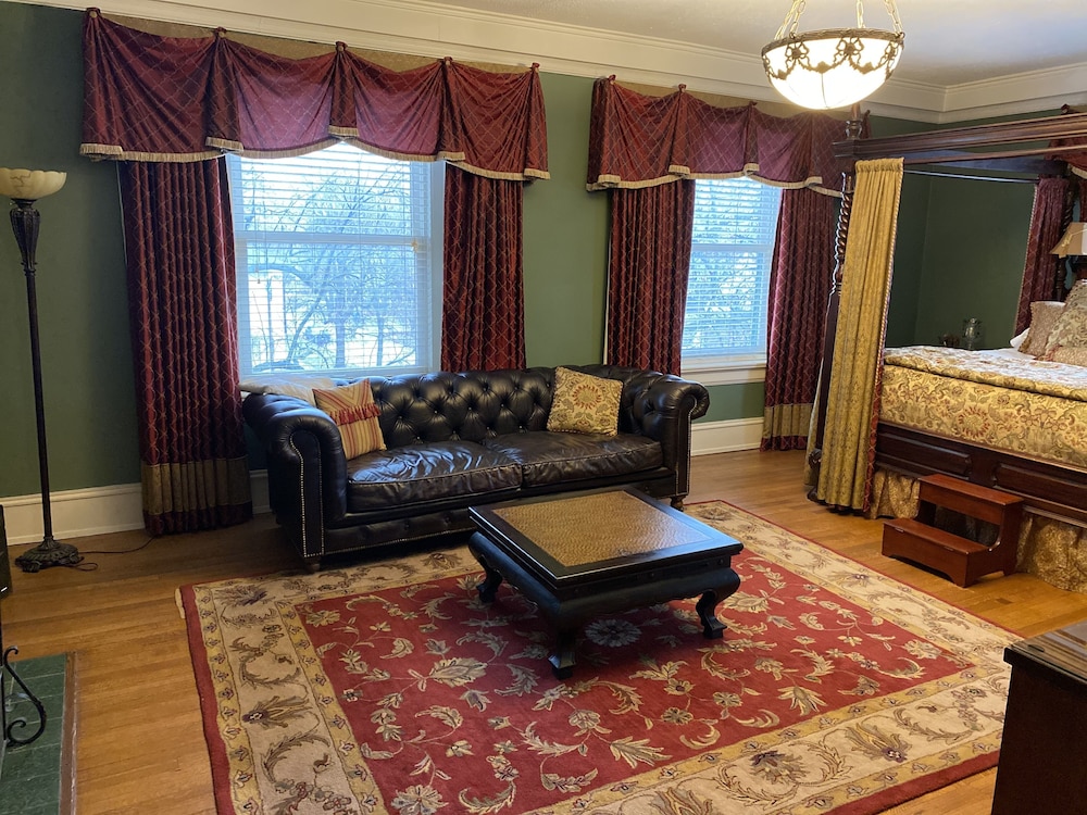 Inn at 835 Boutique Hotel 30/50