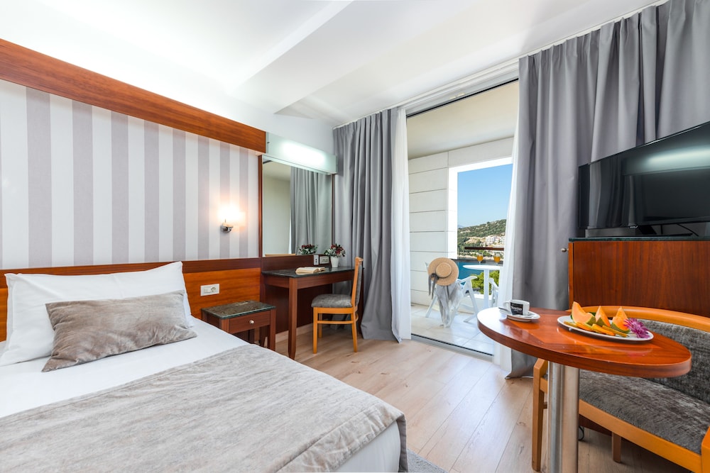 Uvala Hotel 23/72