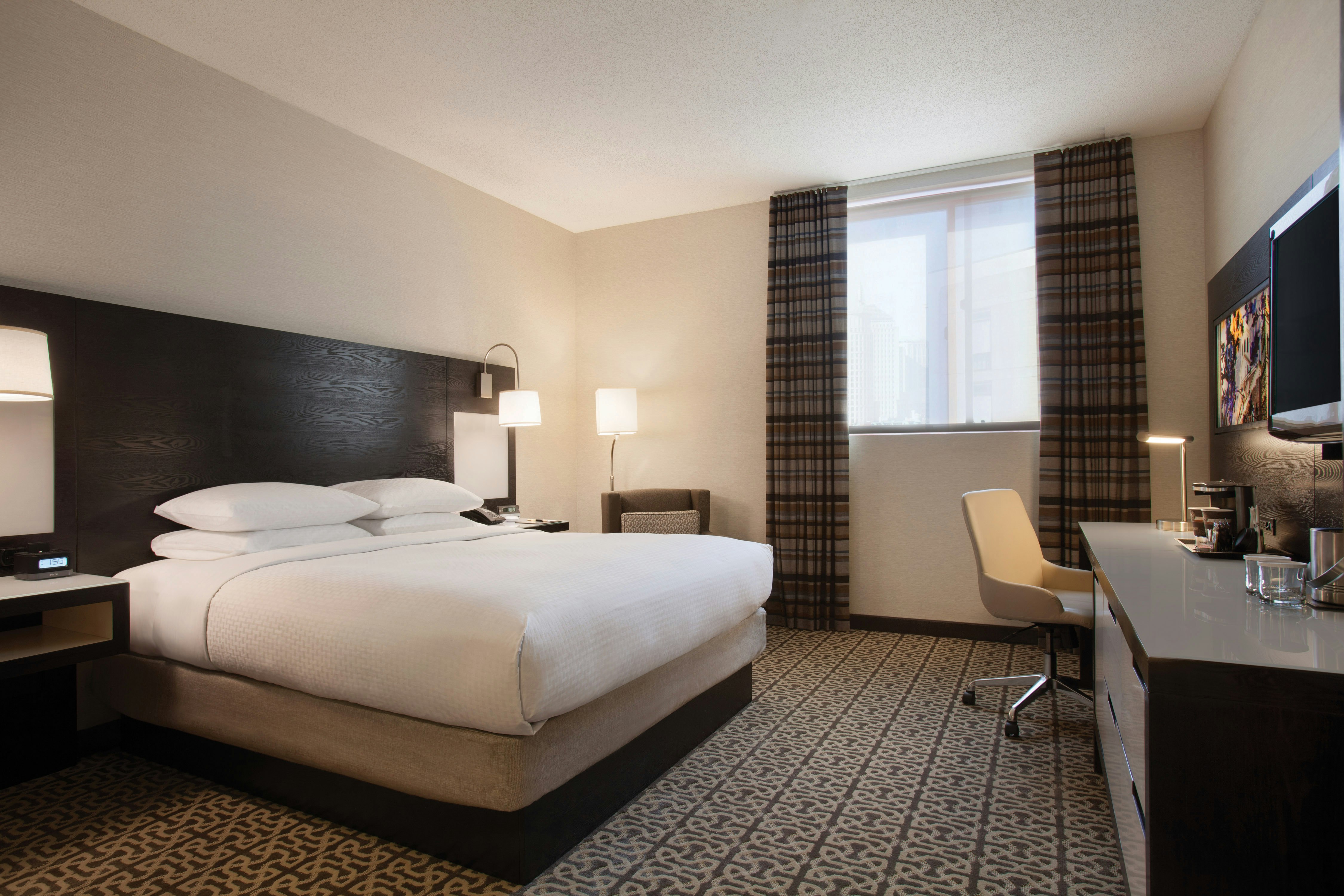 ROOM, KING BED, ACCESSIBLE