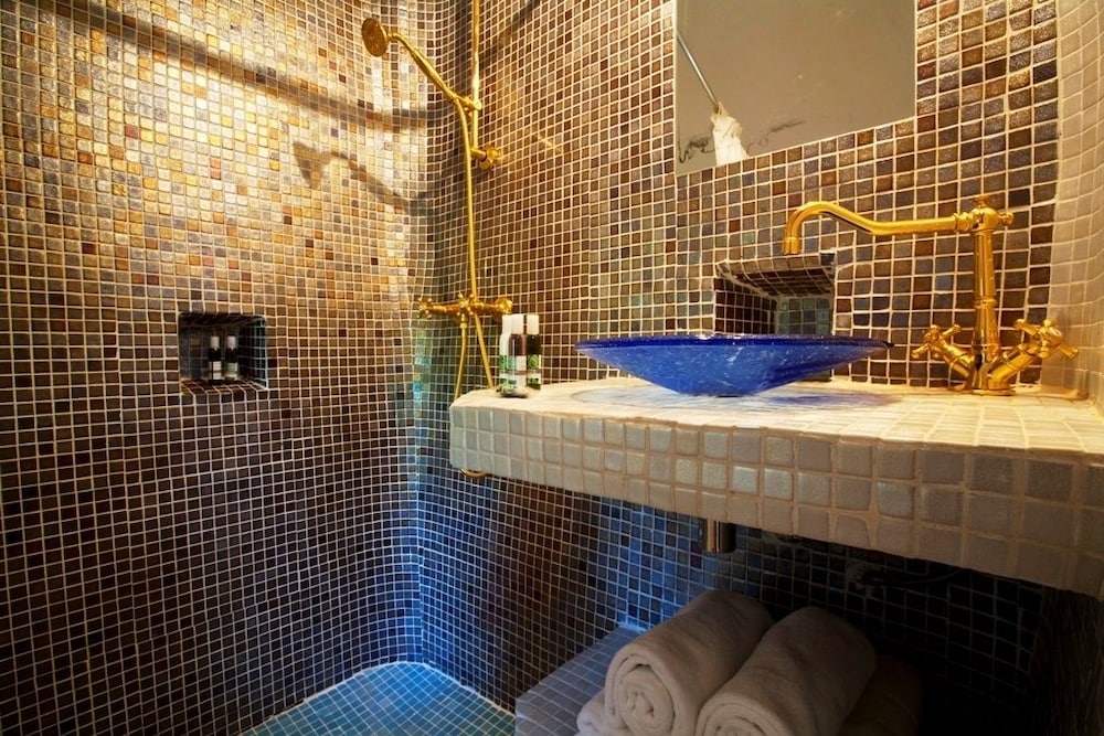 Hostellerie Le Castellas 45/46