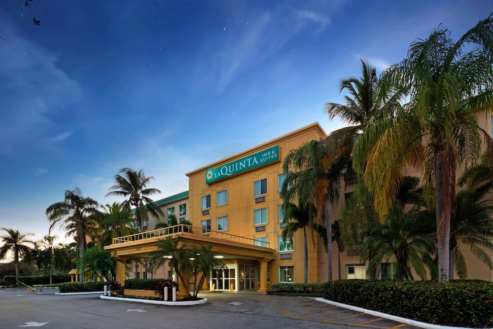 La Quinta Inn & Suites by Wyndham Sawgrass 3/55