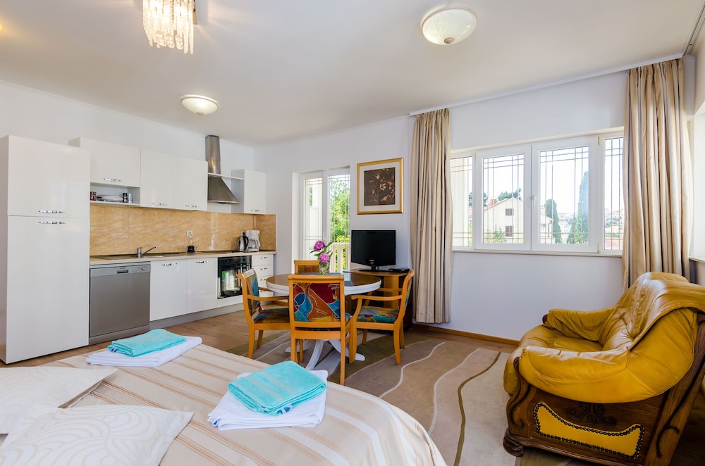 Apartments & Rooms V&M 22/50
