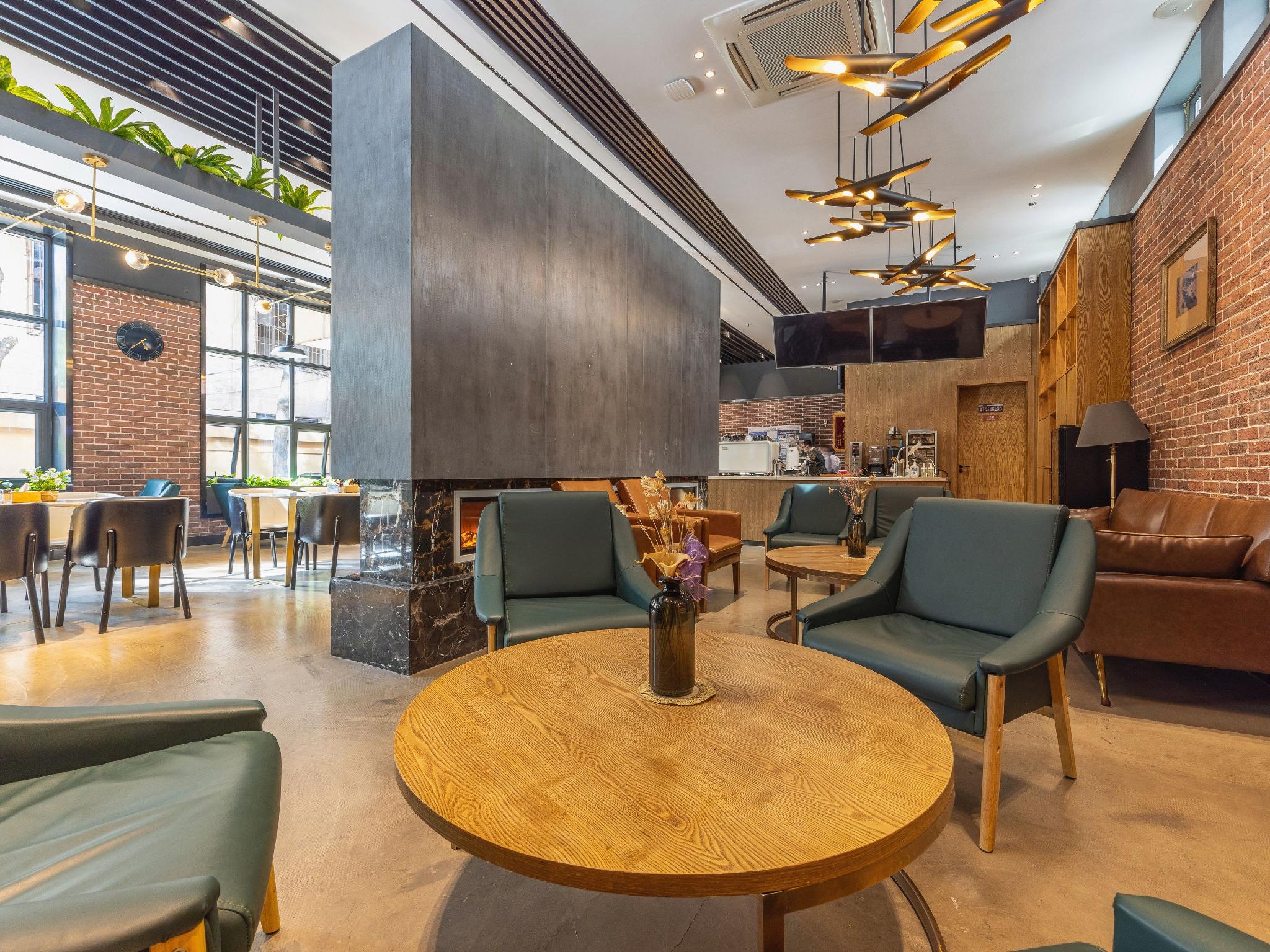 James Joyce Coffetel (Lanzhou Railway Station) 23/42
