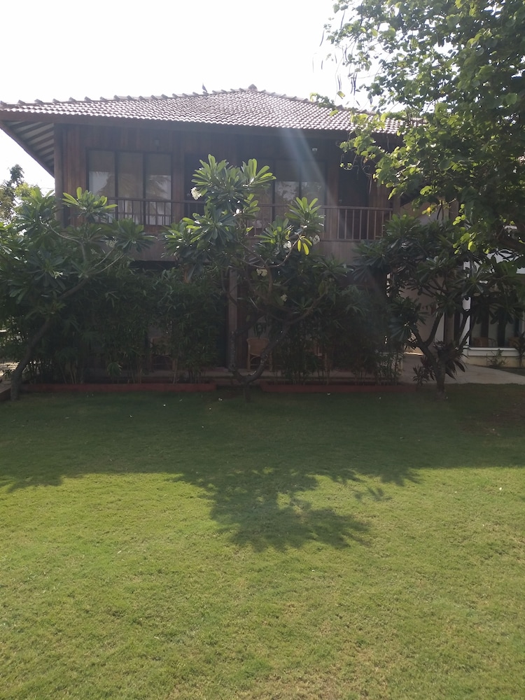 Green Meadows Resort 34/37