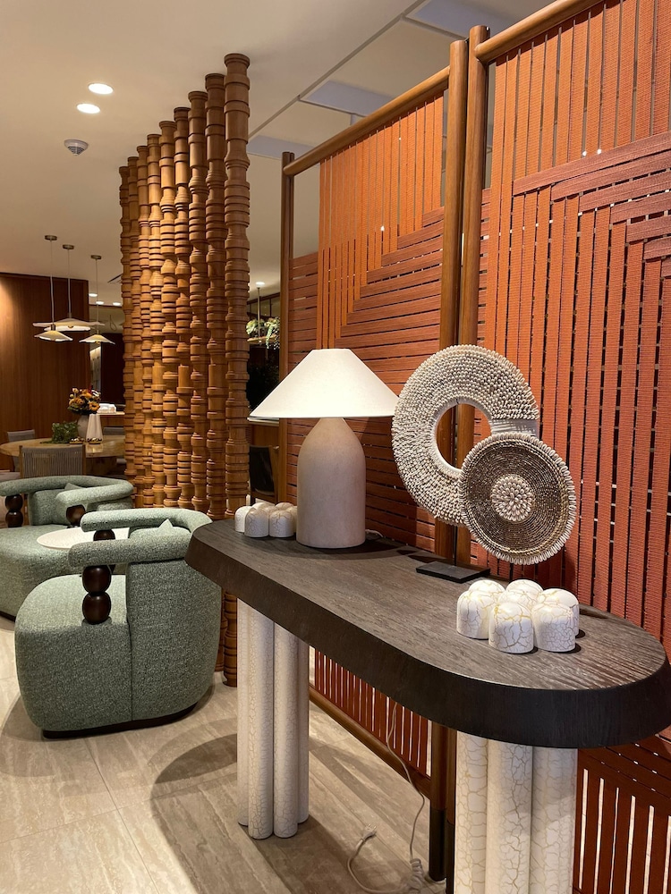 Housez Suites 56/65