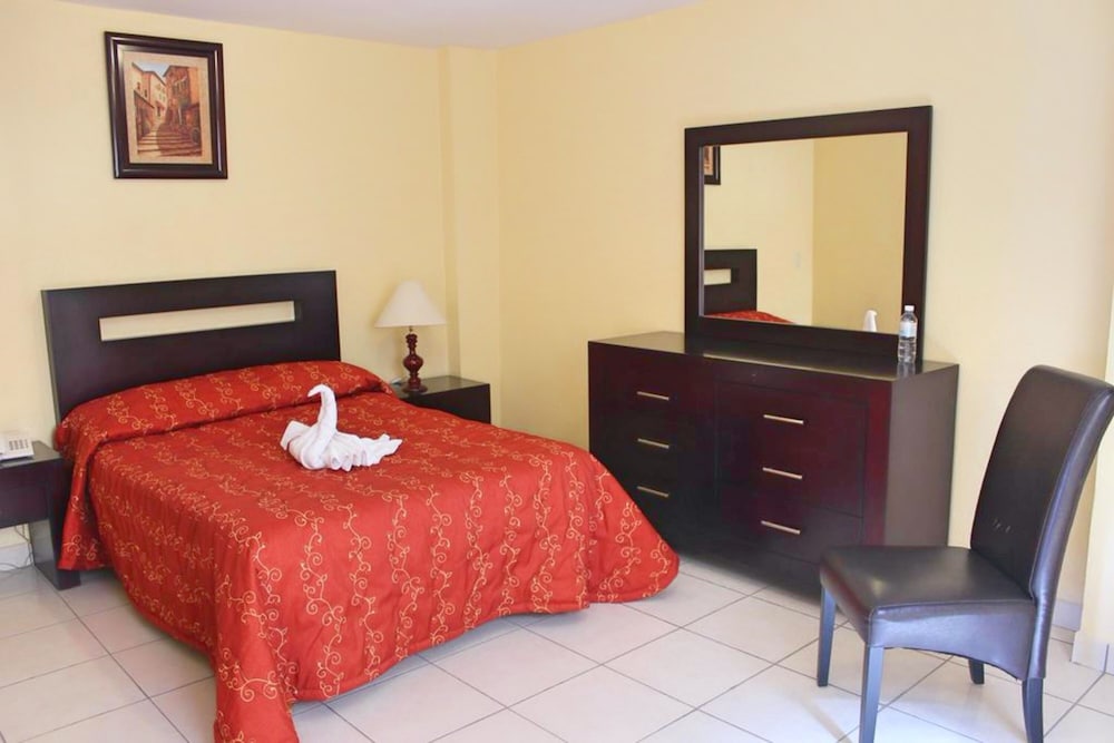HOTEL CONQUISTADORES 15/35