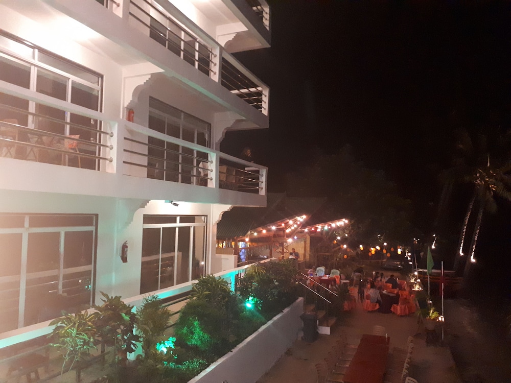 Orange Pearl Beach Resort 12/81