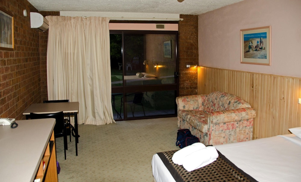 High Country Motor Inn 10/30