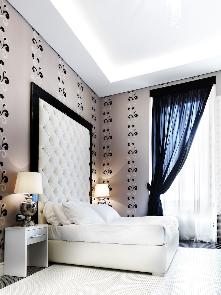 DELUXE, DOUBLE BED
