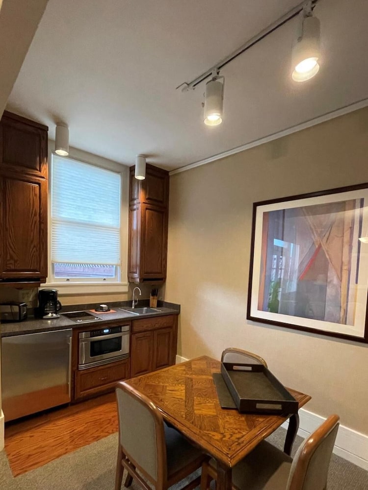 Powell Place 14/18