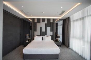 جناح بسرير كينج وسرير كوين مع أريكة، Wish More Hotel 2/2