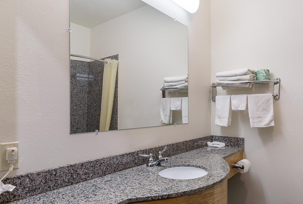 Budget Inn and Suites 15/27