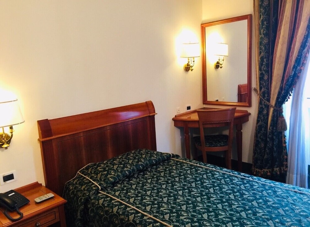 Hotel Champagne Palace 12/67