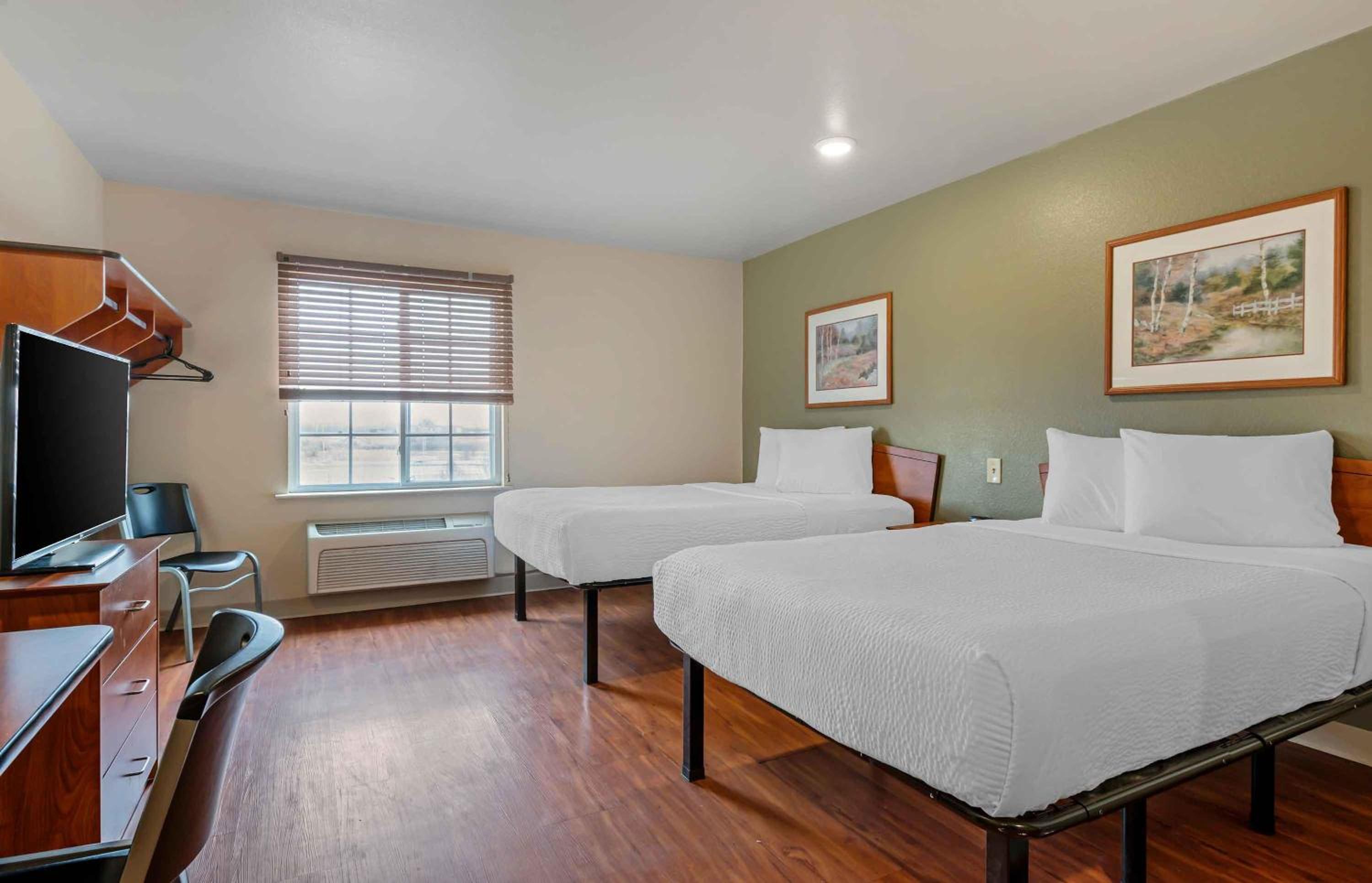 غرفة بسريرين مزدوجين، Extended Stay America Select Suites - Indianapolis - Greenwood 2/7