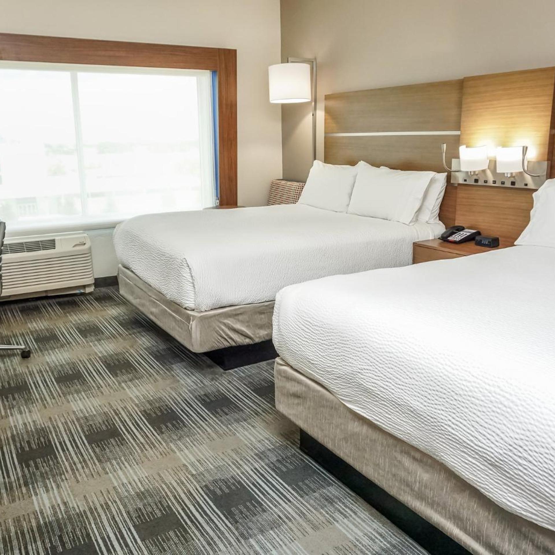 Standard, 2 Queen Beds, Bathtub, Accessible