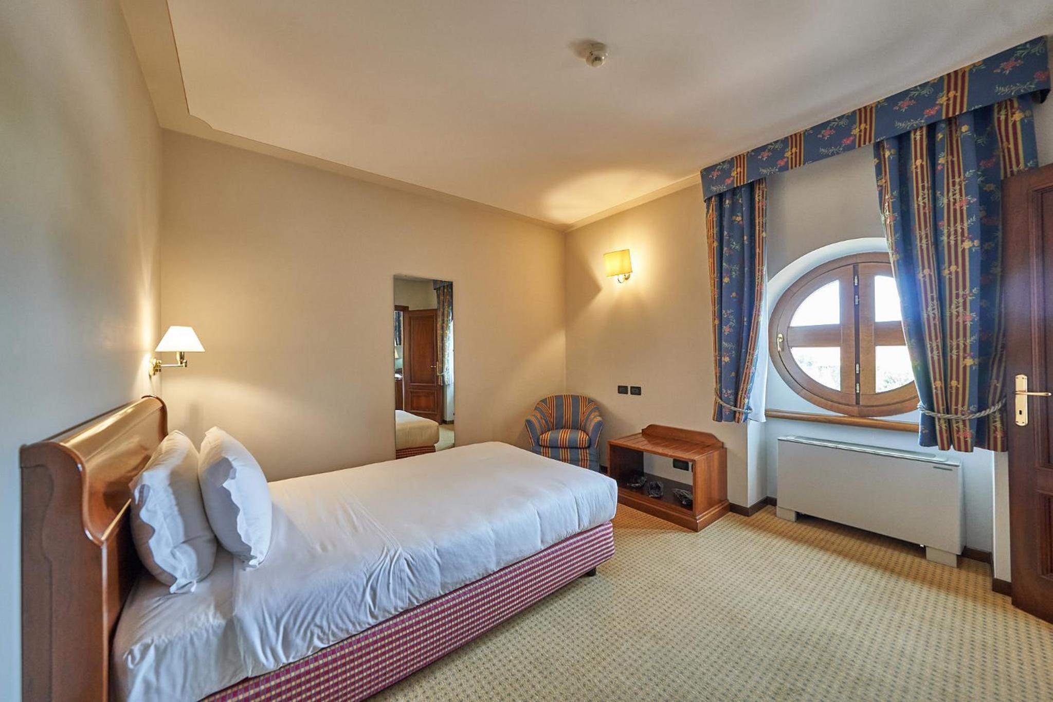 غرفة قياسية ثلاثية، Relais Santo Stefano 3/6