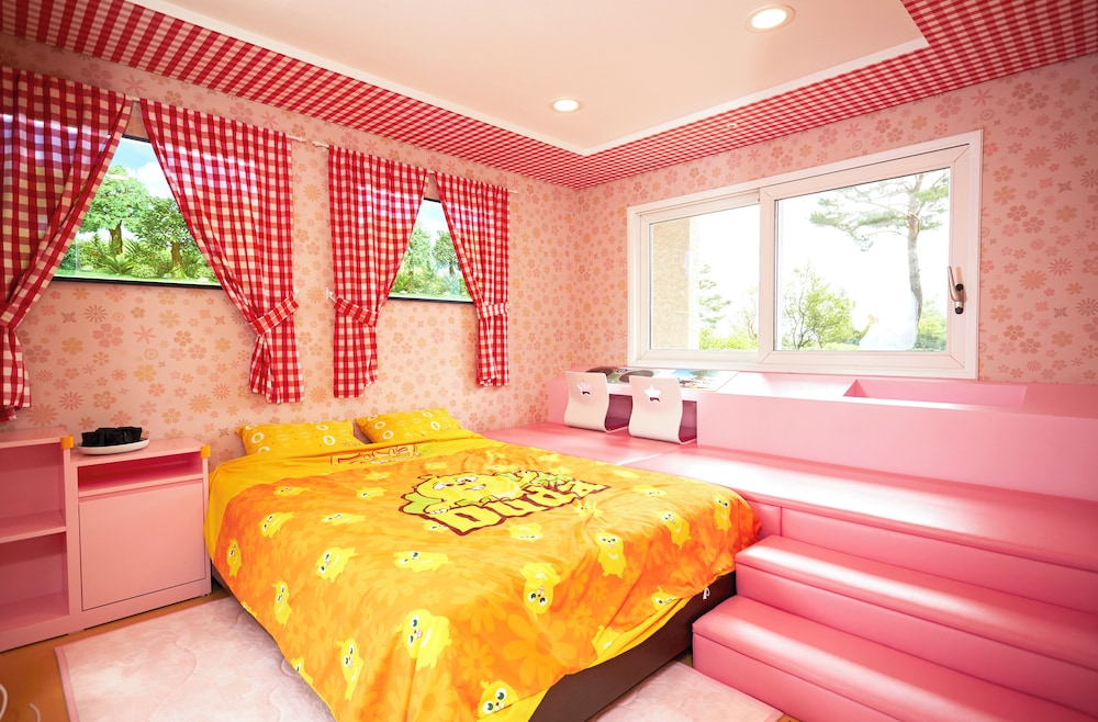 Valley, Village, 2 Futon Beds