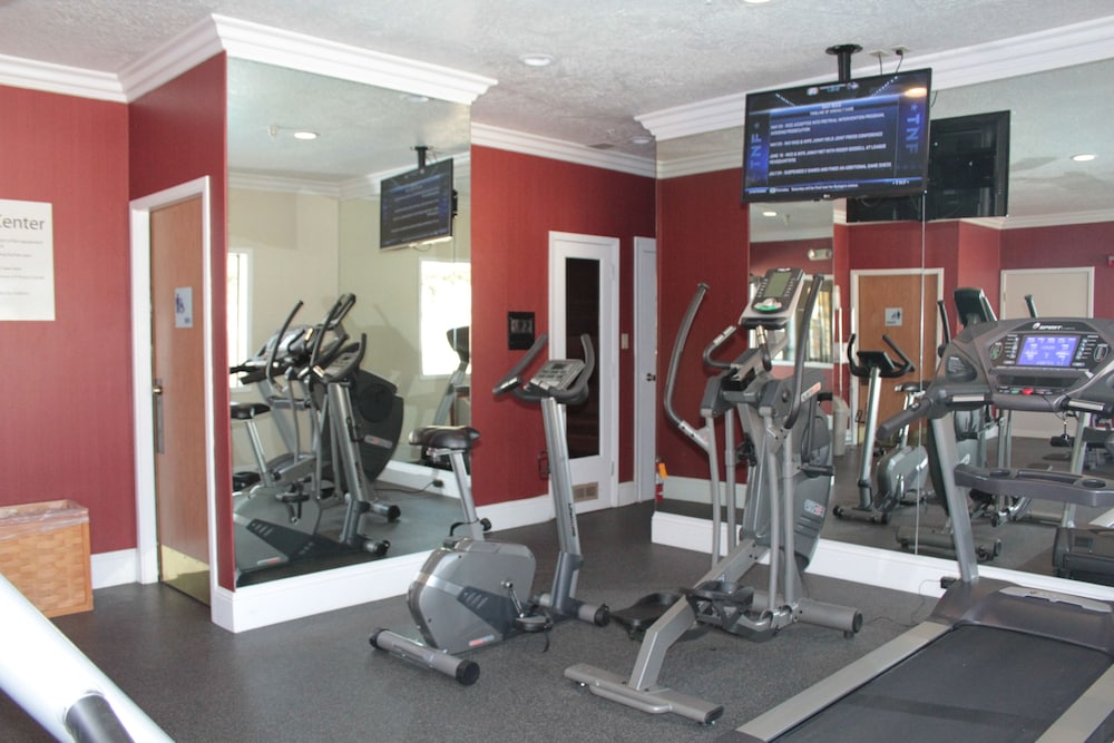 Holiday Inn Express Hotel & Suites Corning 32/45