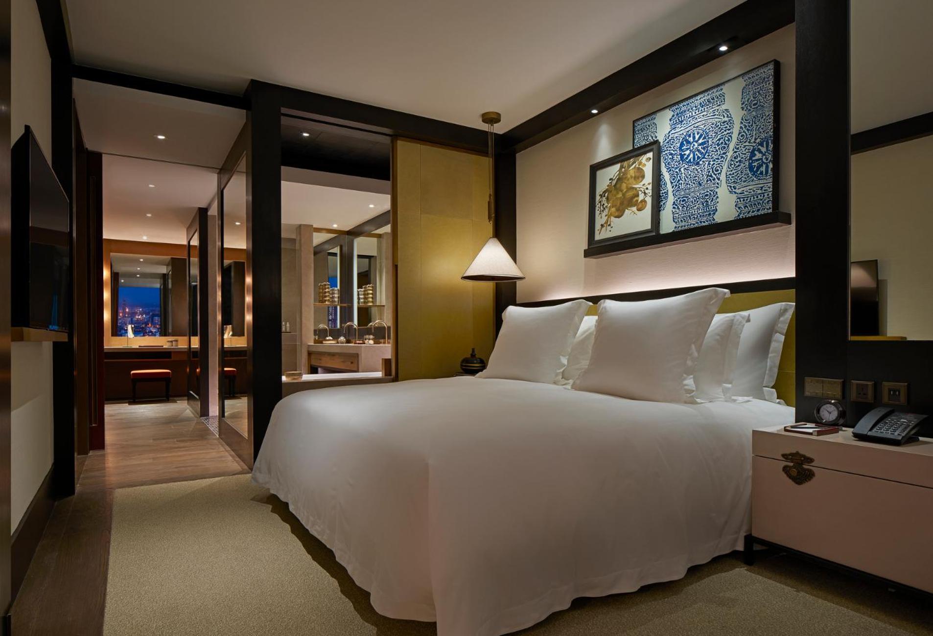 Rosewood, Suite
