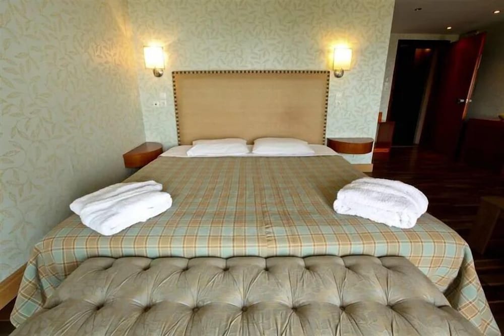 Galaxy Hotel 34/50
