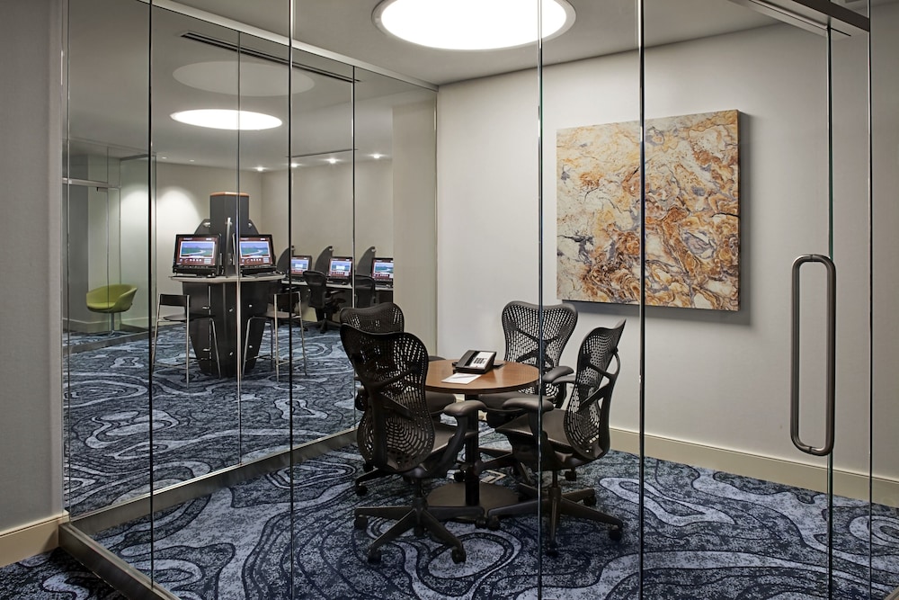 Hyatt Regency Dulles 50/54