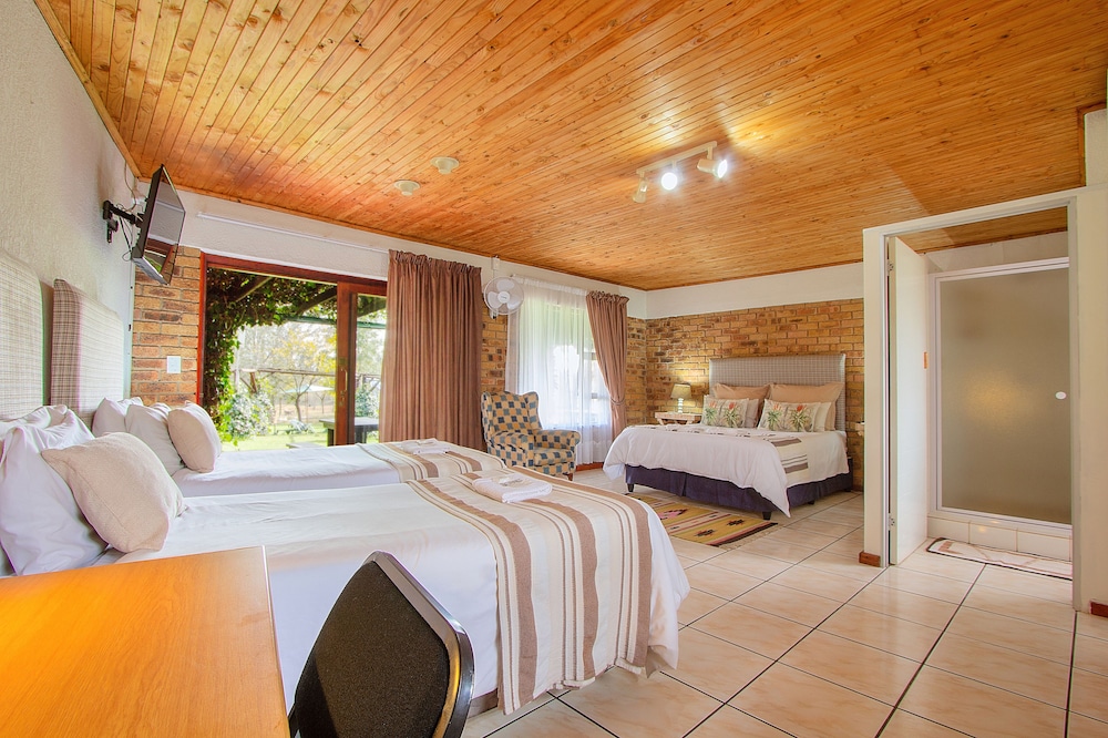 4 Rooms, Family, Queen and Twin Beds 7/10