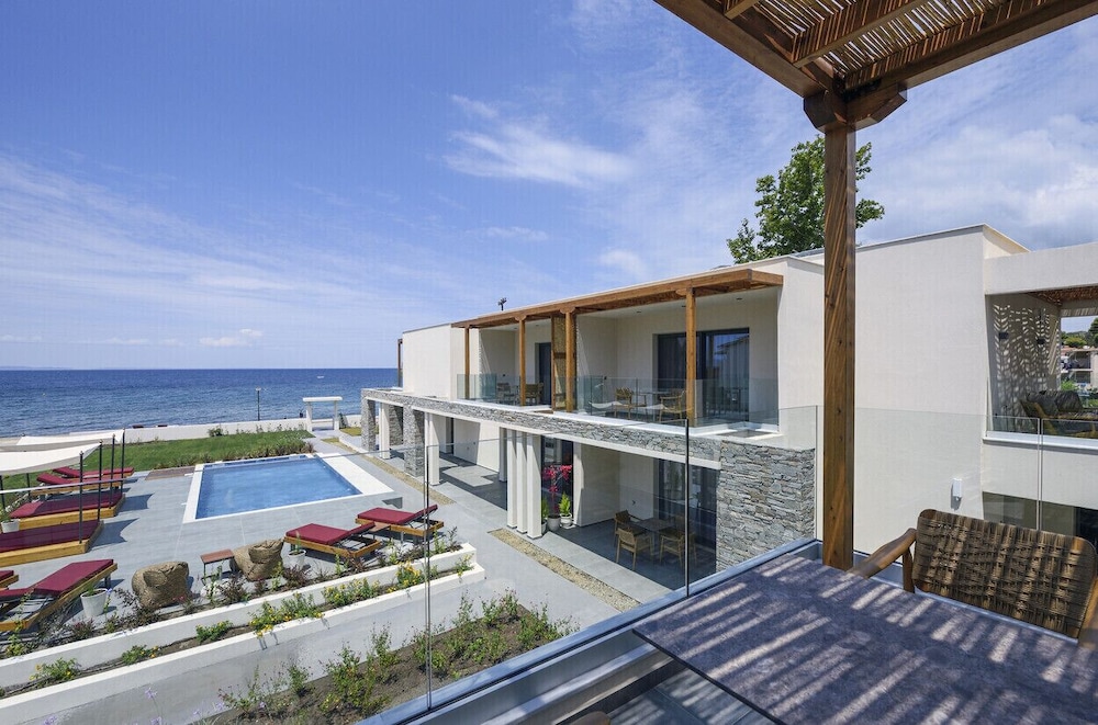 Amyntas Seafront Hotel 3/58