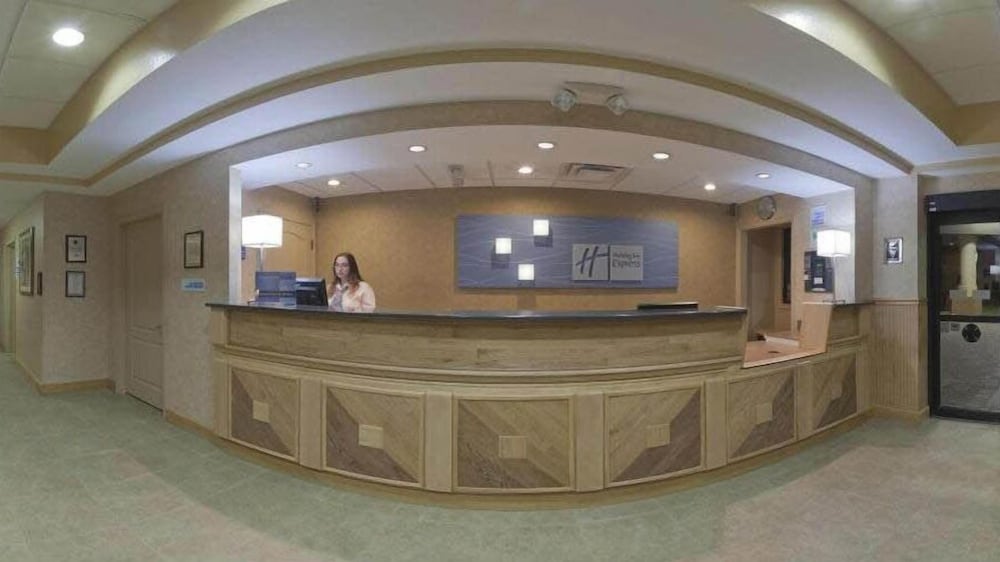 Holiday Inn Express Clermont 8/57