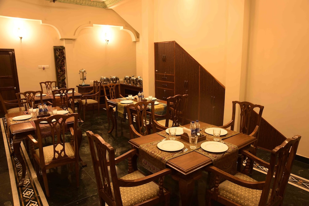Vijaigarh Kothi 33/42