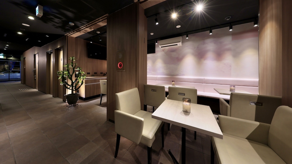 Nipponbashi Crystal Hotel 38/50