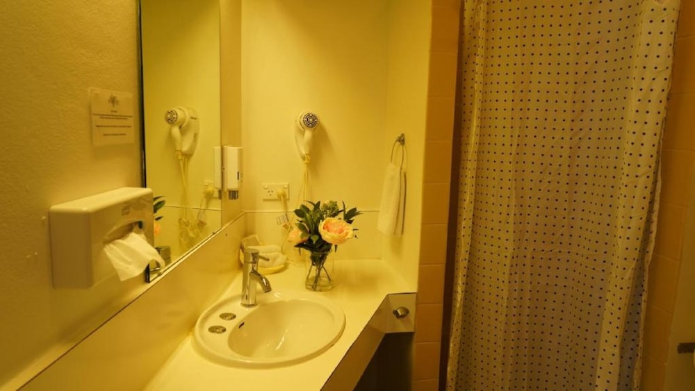 Country Motor Inn 11/36