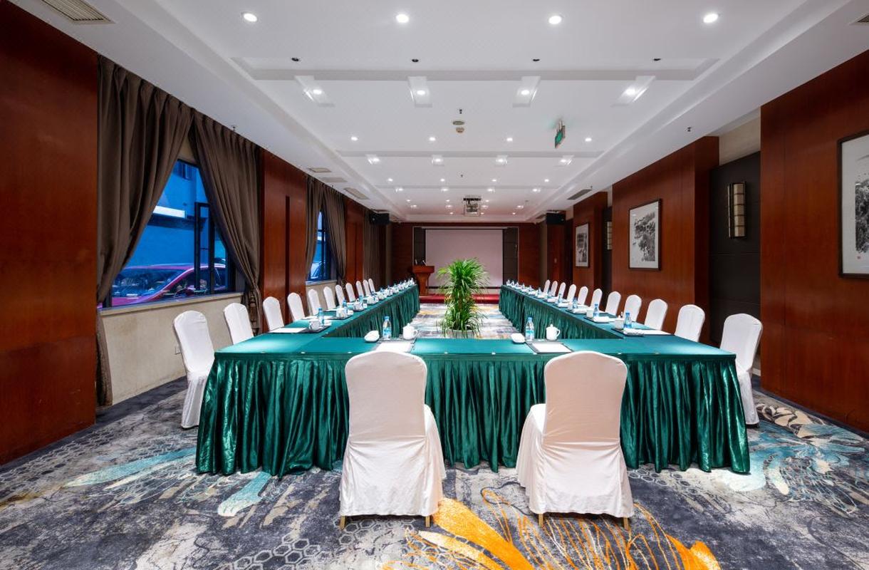 Xiangxuehai Hotel 14/24