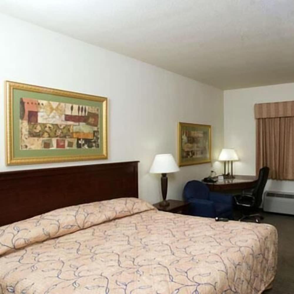 Hometown Hotel Bryant 9/33